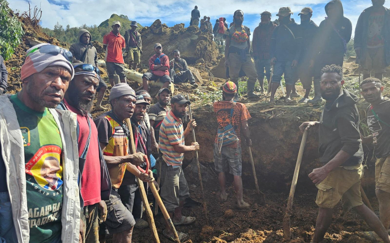 Bất ngờ từ vụ lở đất ở Papua New Guinea: Hơn 2.000 người bị chôn sống- Ảnh 2. Lở đất ở Papua New Guinea có thể đã khiến hơn 670 người chết