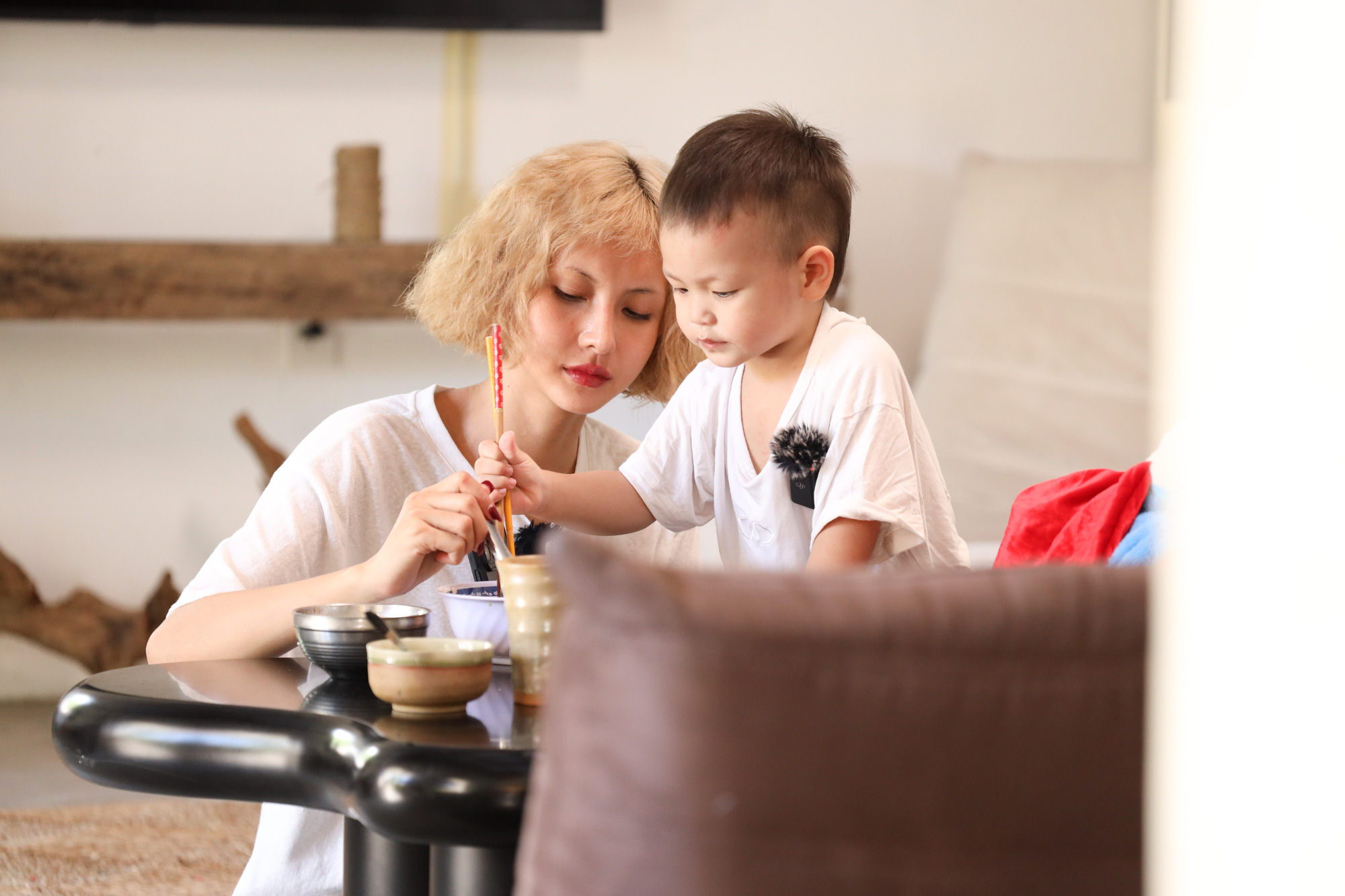 Lâm Minh và con trai trong Mẹ siêu nhân - Ảnh: BTC Lâm Minh và con trai trong Mẹ siêu nhân - Ảnh: BTC