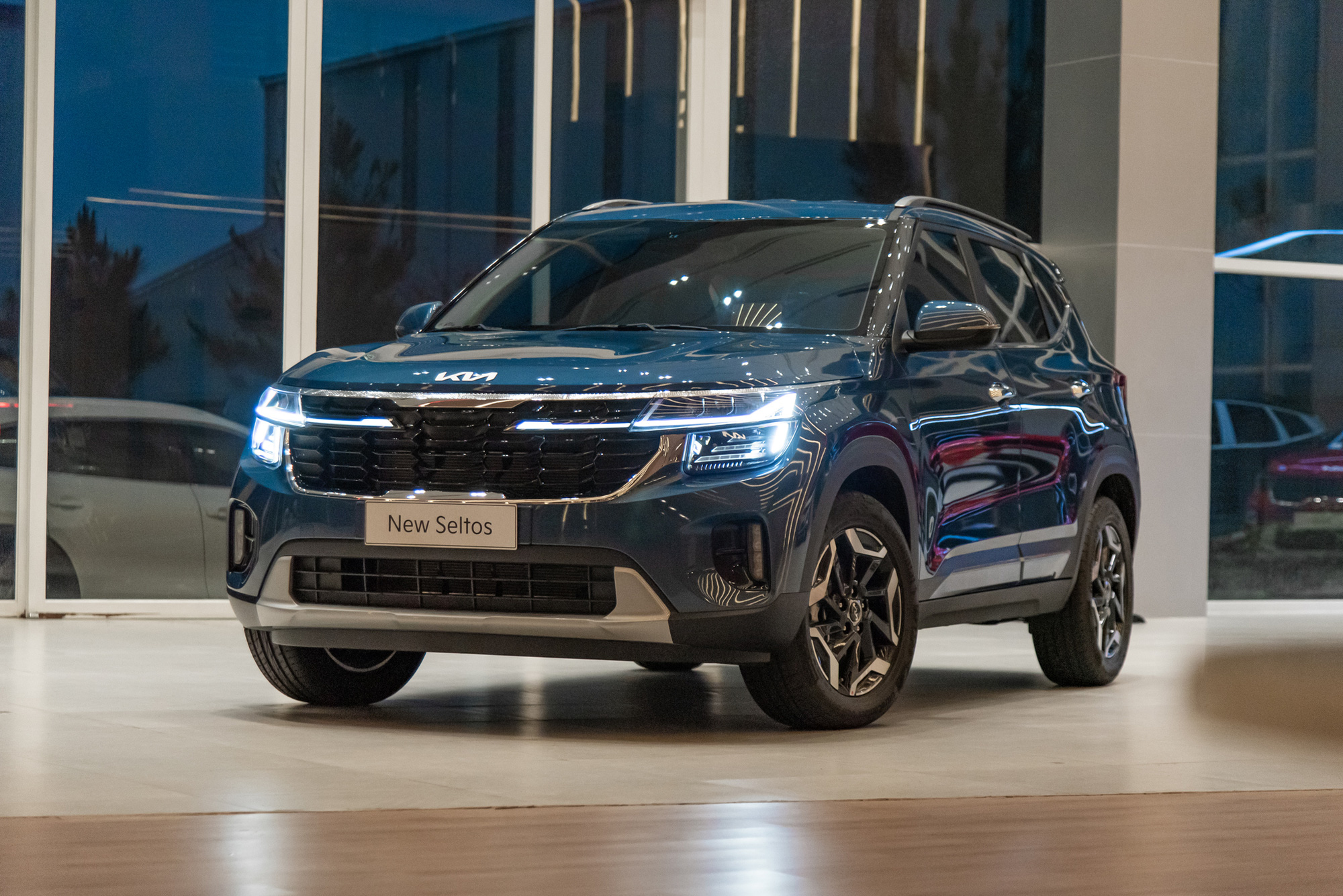 Kia Seltos 2024 có bản mới ở Việt Nam: Giá 749 triệu, cắt ADAS, động cơ tăng áp mạnh ngang GT-Line- Ảnh 2. Kia Seltos 2024 có bản mới ở Việt Nam: Giá 749 triệu, cắt ADAS, động cơ tăng áp mạnh ngang GT-Line- Ảnh 2.