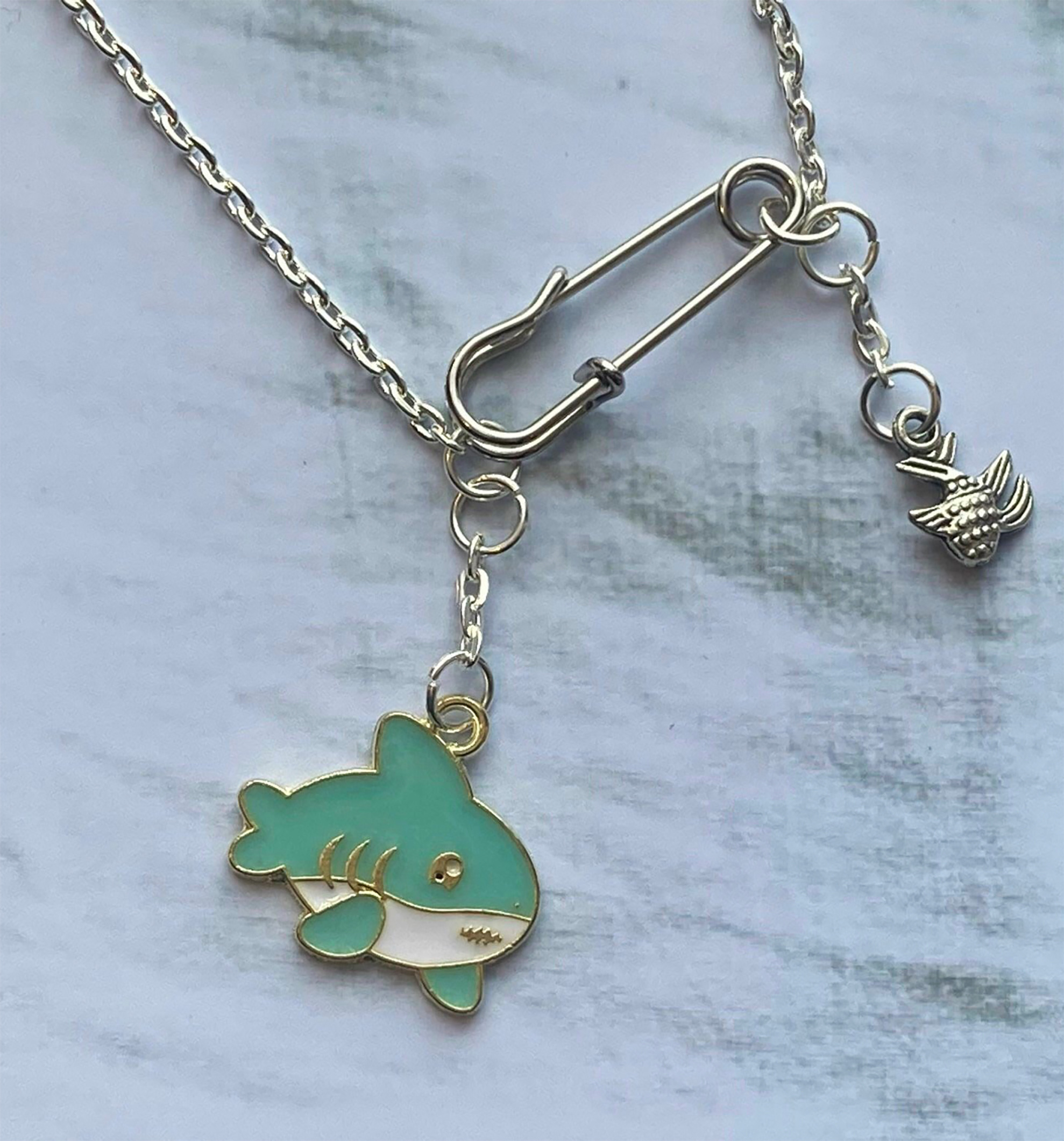 Safety pin - không chỉ là phụ kiện làm đẹp