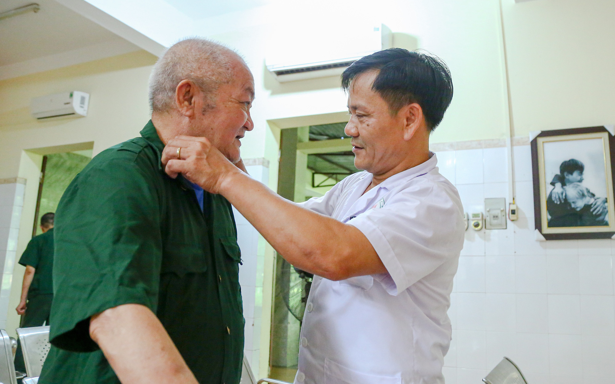 Đề xuất thêm trợ cấp cho người có công và thân nhân- Ảnh 3. Trình Chủ tịch nước tặng quà 1,38 triệu người có công