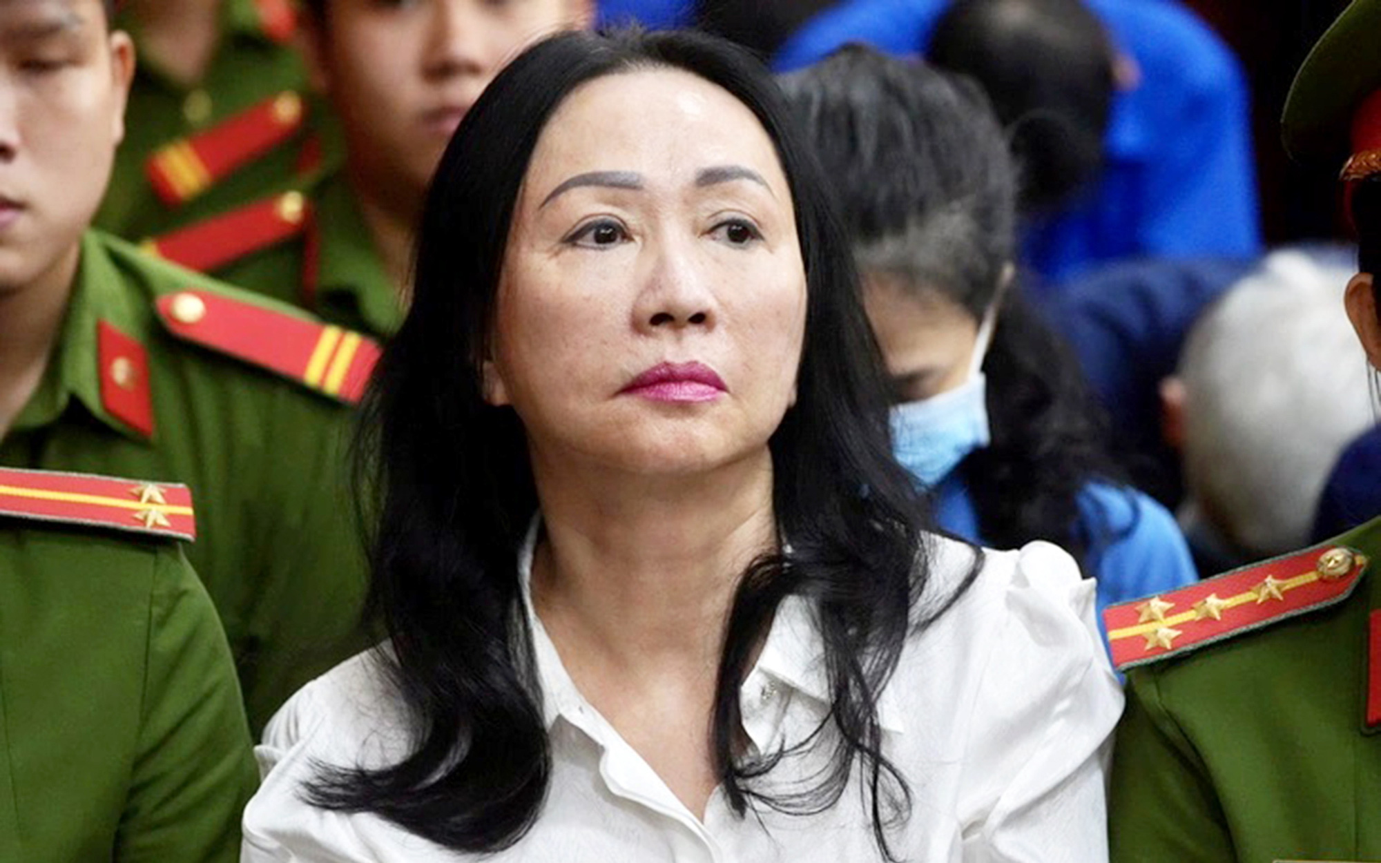 Bà Trương Mỹ Lan xin dùng toàn bộ tài sản để đền bù, trả lại tiền cho các trái chủ- Ảnh 2. Bà Trương Mỹ Lan bị đề nghị truy tố thêm tội rửa tiền