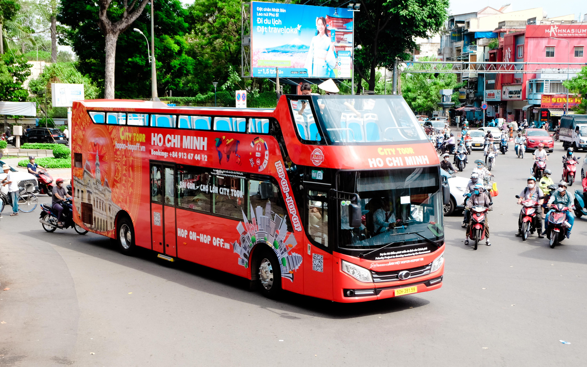 Thêm doanh nghiệp đề xuất mở tuyến xe buýt hai tầng ở TP.HCM- Ảnh 2. TP.HCM có thêm tuyến xe buýt hai tầng ngắm toàn cảnh khu Chợ Lớn
