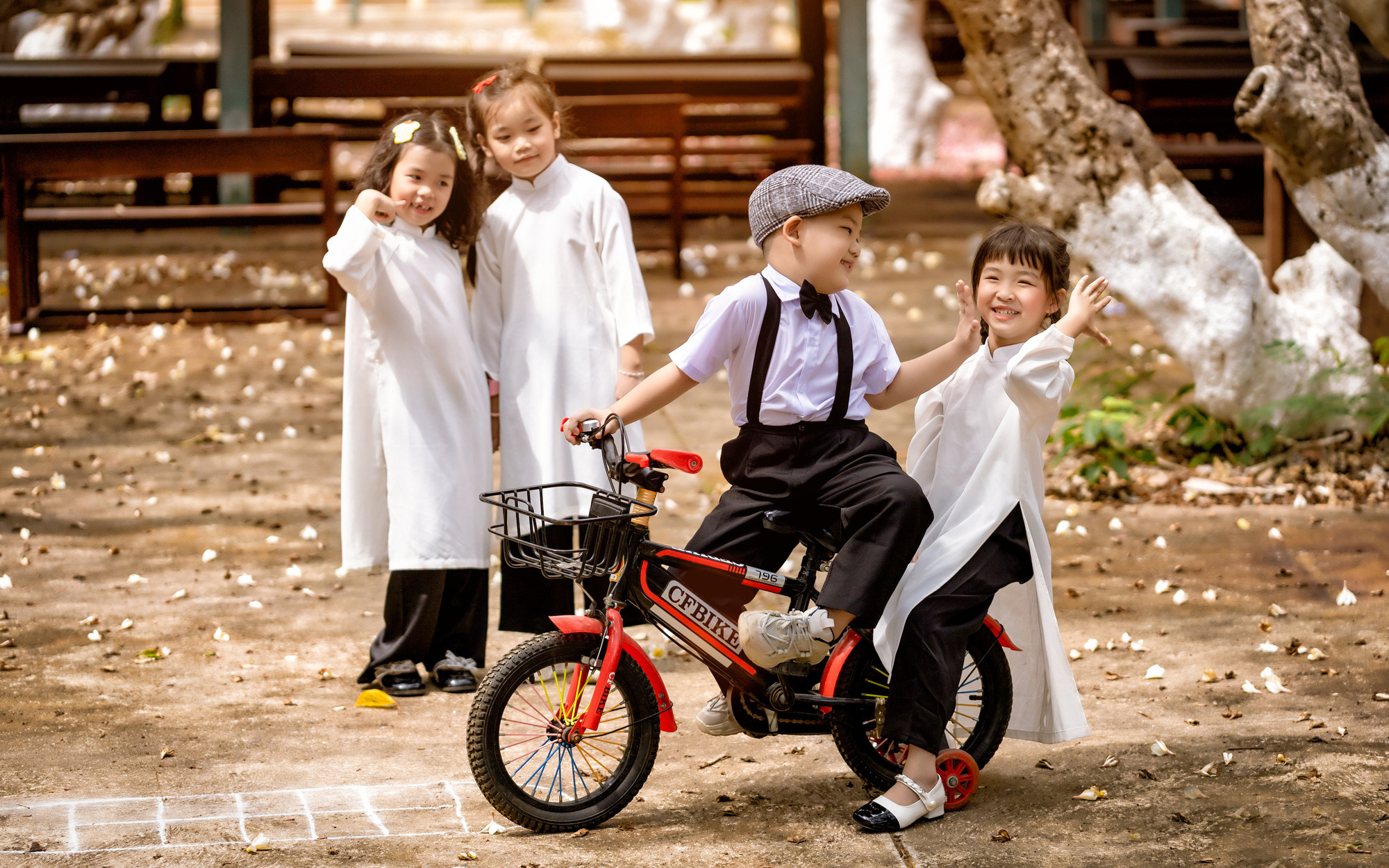 Học sinh làm kỷ yếu bằng clip đạt 1,2 triệu lượt xem- Ảnh 2. Lớp chồi, lớp lá cũng chụp kỷ yếu mầm non