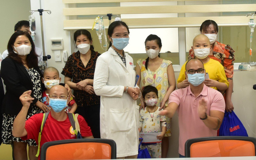 Người phụ nữ bị đột quỵ với triệu chứng không ai ngờ tới- Ảnh 4. Con vô thành phố điều trị ung thư, cha ngoài quê bất ngờ đột quỵ