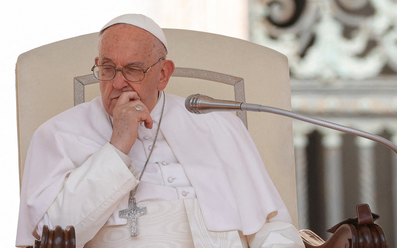 Giáo hoàng Francis xin lỗi vì sử dụng ngôn từ khiến người đồng tính
