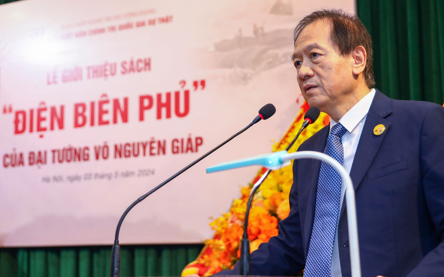 Giới thiệu 6 quyển sách khó quên về Điện Biên Phủ- Ảnh 6. Con trai Đại tướng Võ Nguyên Giáp hoàn thiện cuốn sách ‘Điện Biên Phủ’ của cha