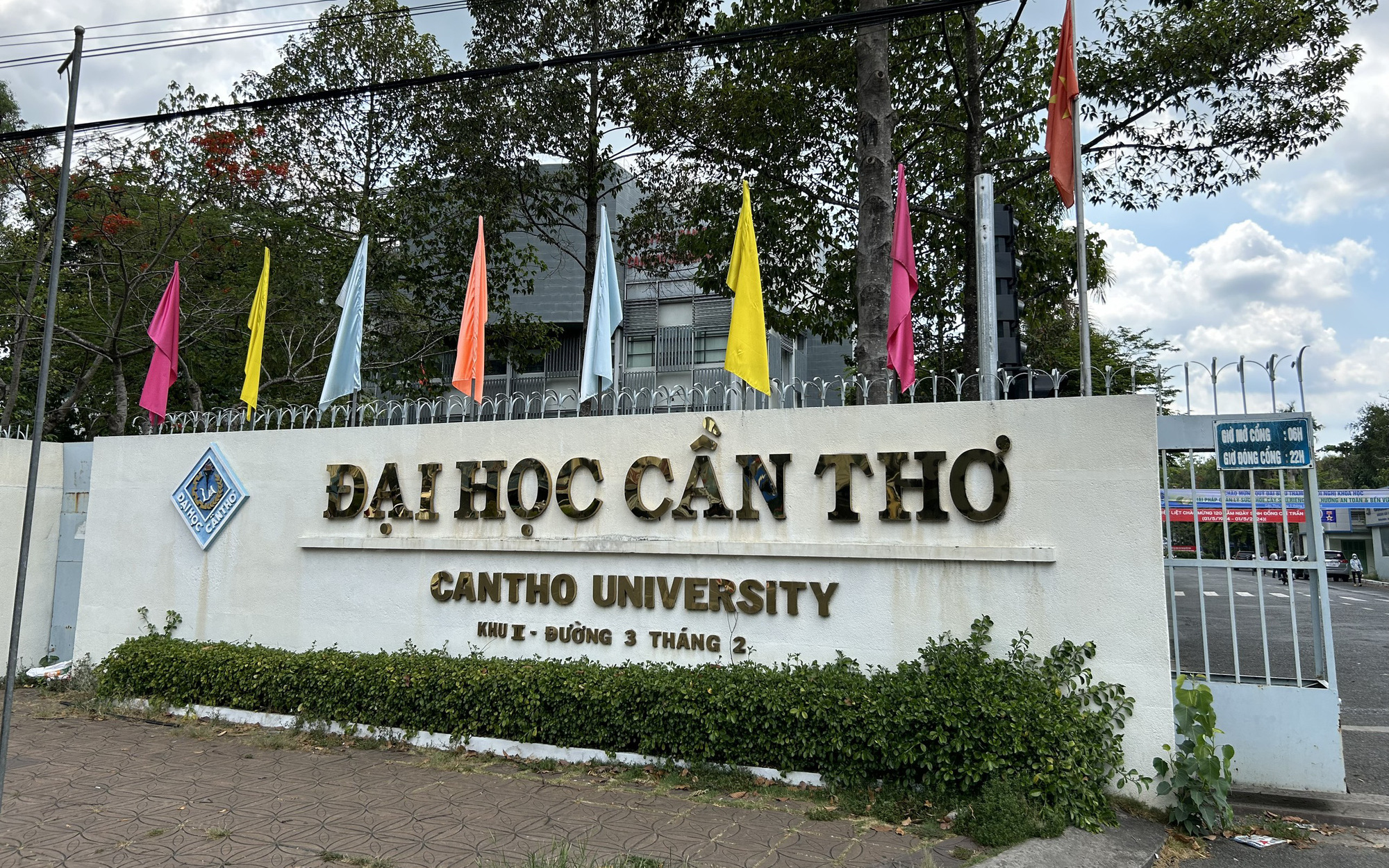 Thầy giáo 87 tuổi đi thi cao học: Không để thời gian trôi qua một cách phí phạm- Ảnh 3. Thành lập Phân hiệu Trường đại học Cần Thơ tại Sóc Trăng