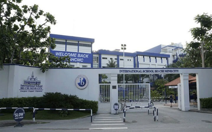 Chọn sách tham khảo cho học sinh thế nào mà lọt nội dung nhạy cảm?- Ảnh 3. Sở Giáo dục TP.HCM yêu cầu kiểm điểm giáo viên phát sách có nội dung nhạy cảm