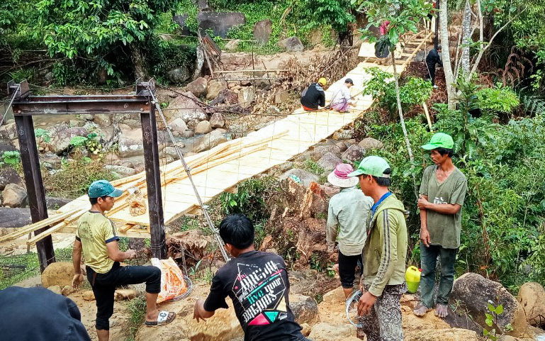 Điểm trường xã hội hóa bị lập biên bản buộc dừng thi công, Quảng Nam đề nghị Kon Tum tạo điều kiện- Ảnh 4. Vì sao cầu treo, trường học xã hội hóa bị đình chỉ xây dựng?