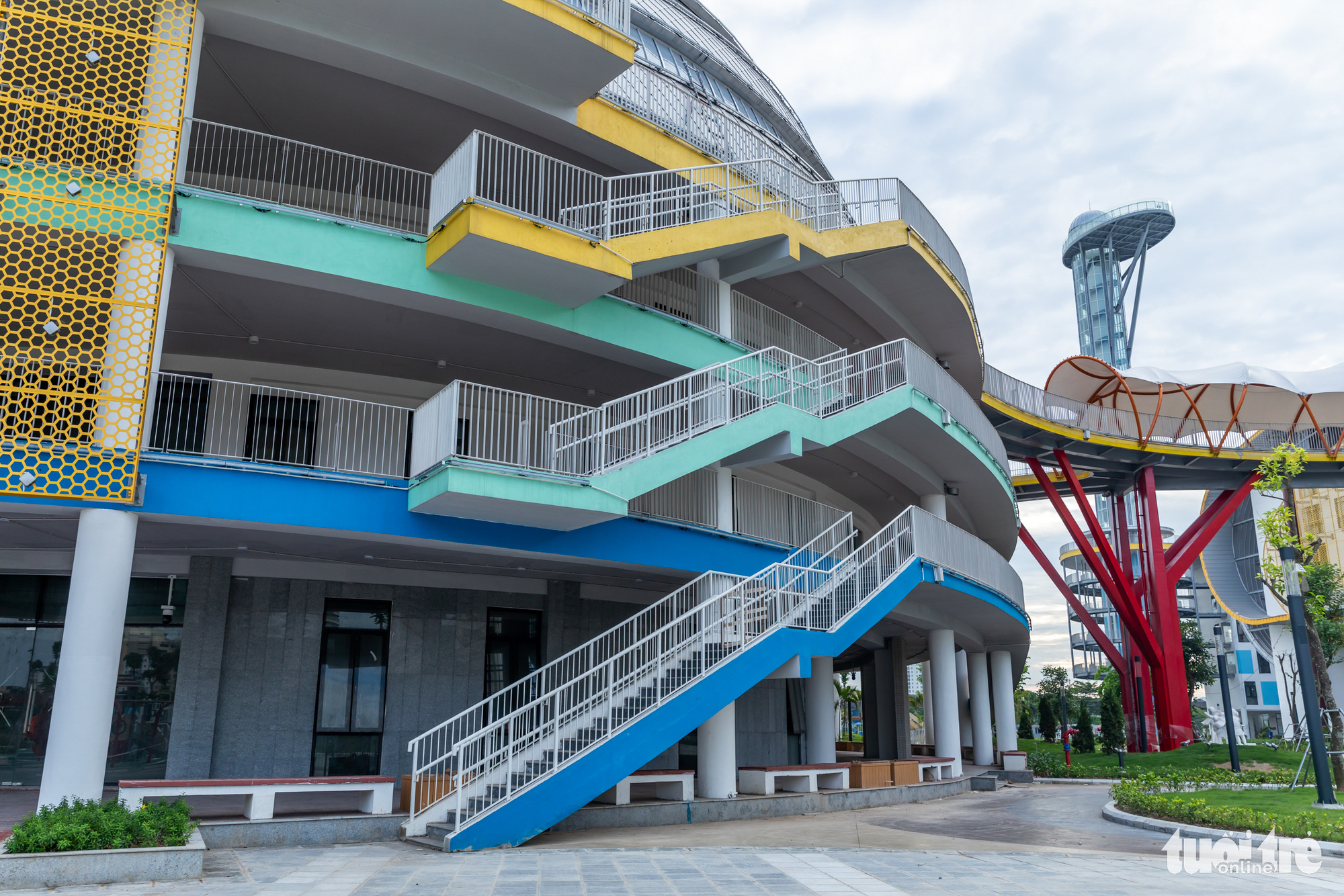 កោតសរសើរវិមានកុមារហាណូយ ដែលមានតម្លៃជាង ១.៣០០ ពាន់លានដុង ជិតនឹងសម្ពោធ - រូបថត ១០. Theo báo cáo mới đây của Cục Thống kê thành phố Hà Nội, đến nay dự án Cung Thiếu nhi Hà Nội đã giải ngân 73,7% kế hoạch vốn - Ảnh: DANH KHANG