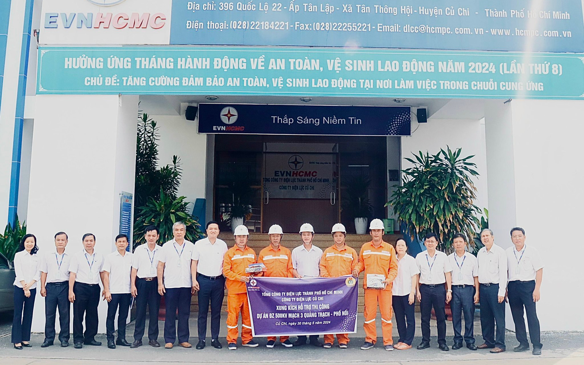 Chủ tịch EVN đến công trường động viên đội xung kích EVNHCMC hỗ trợ thi công đường dây 500kV- Ảnh 5. Điện lực TP.HCM