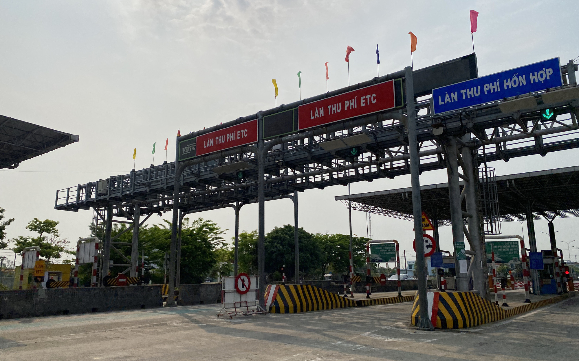 Không để BOT đặt nhầm chỗ sống lại- Ảnh 2. Bất lực vì xe né trạm, chủ BOT muốn bán trạm thu phí giá 1.200 tỉ đồng