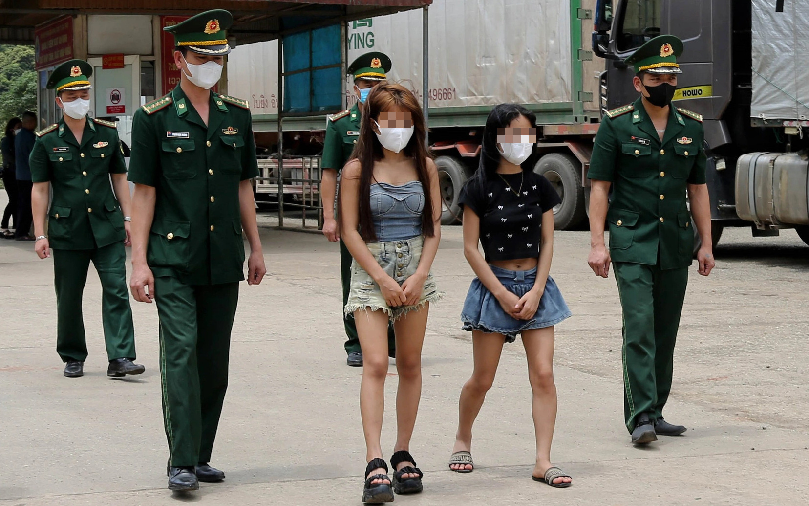 Cô gái bị lừa sang Lào cưỡng ép bán dâm tại Tam giác vàng- Ảnh 2. Giải cứu hai cô gái bị lừa bán sang 3 nước trong 5 năm