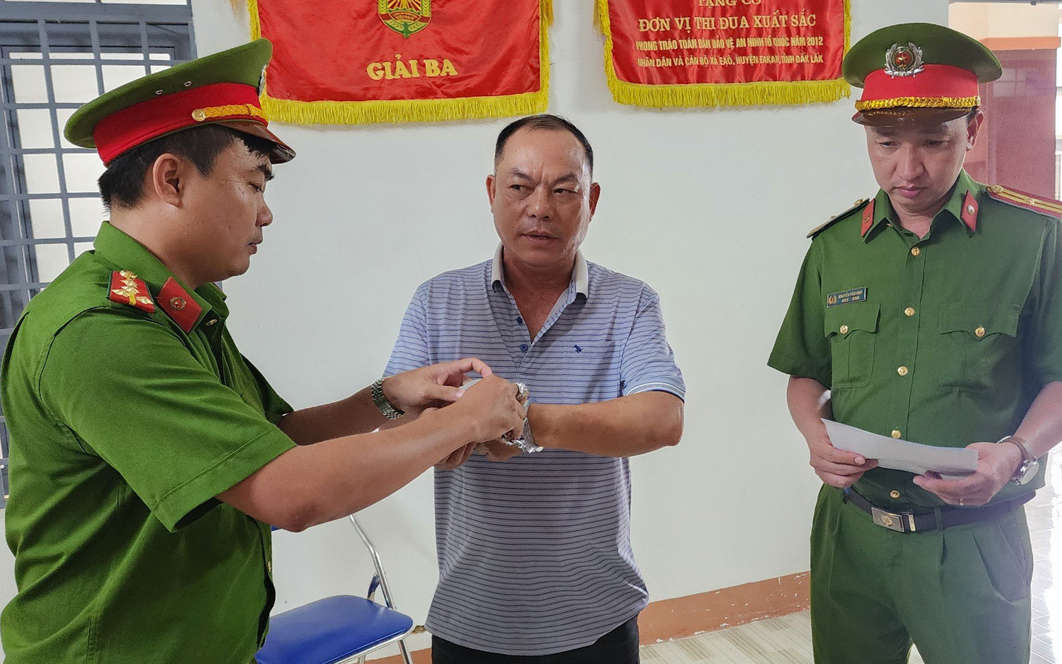 Bắt 3 người lừa đảo bán đất rừng phòng hộ ở Phú Quốc - Ảnh 2.