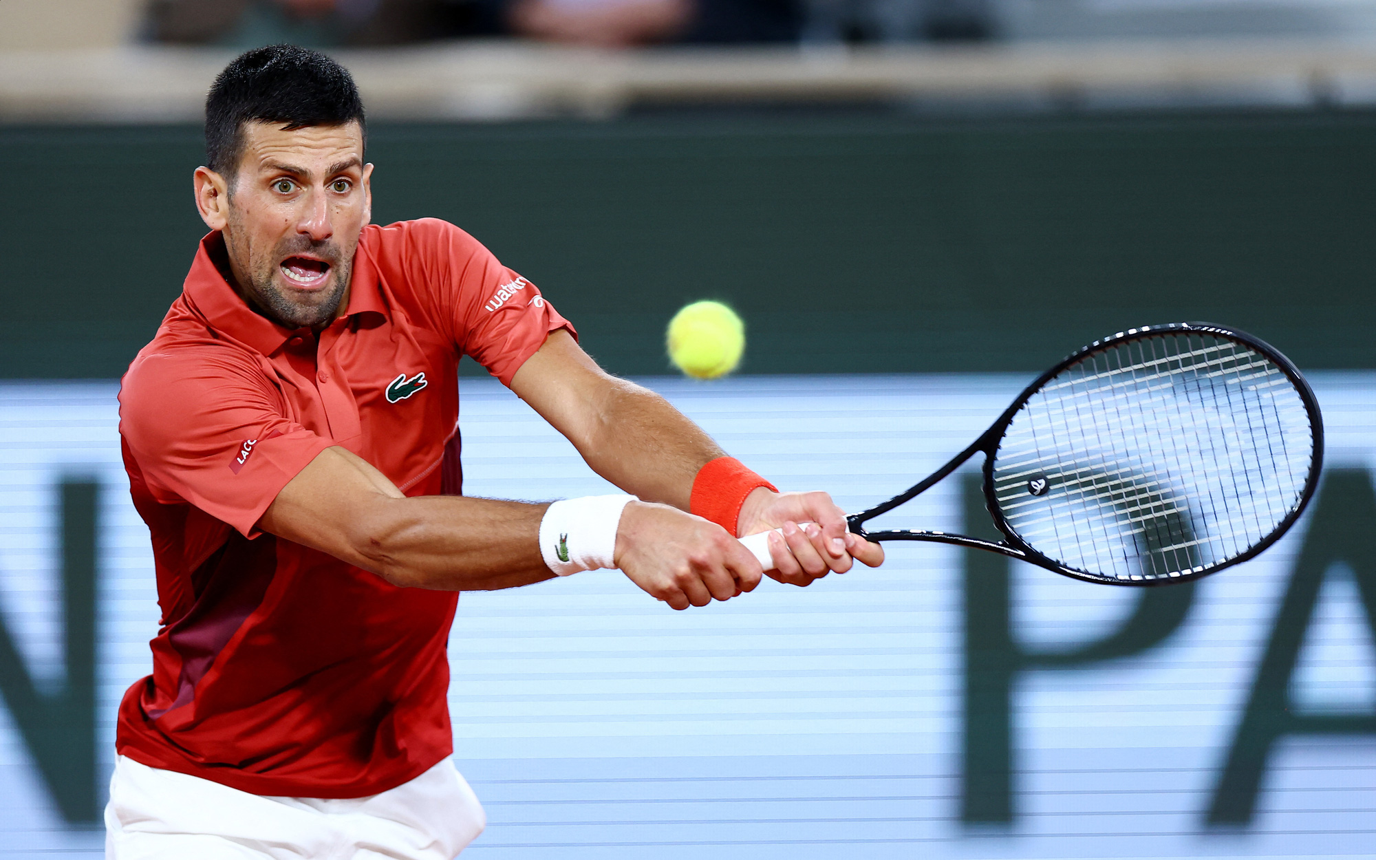 Roland Garros cấm cổ động viên uống rượu trên khán đài- Ảnh 2. Tin tức thể thao sáng 31-5: Djokovic vào vòng 3 Roland Garros; Arsenal mua tiền đạo cao to