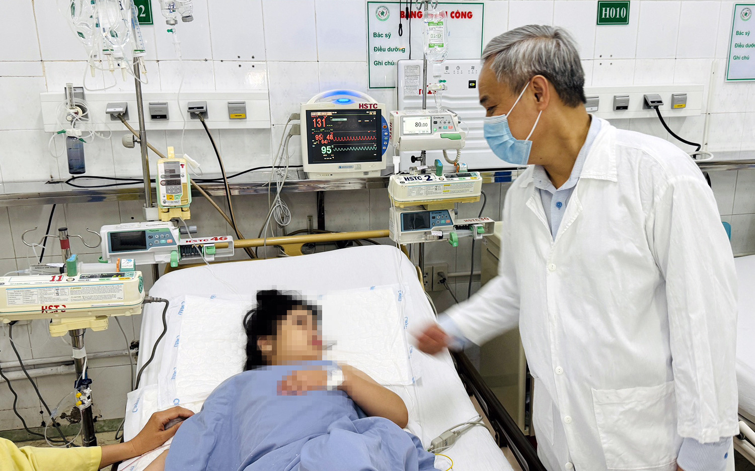 Gần 100 công nhân đau bụng, nhức đầu nhập viện sau bữa tối- Ảnh 2. Vụ ngộ độc sau ăn bánh mì: Mẫu máu nhiễm khuẩn E.coli