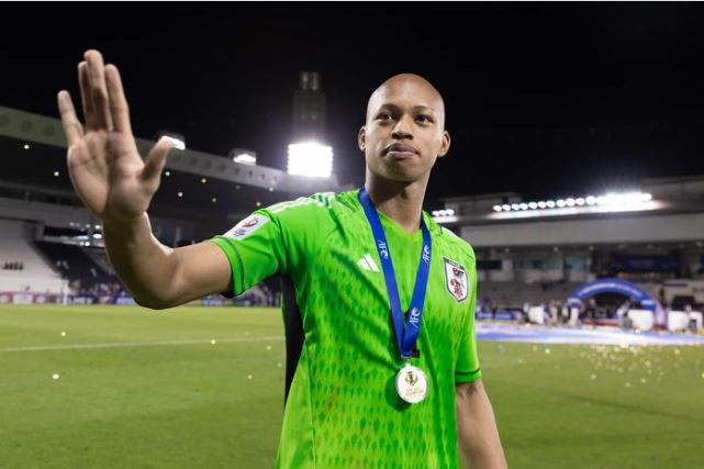 U23日本代表監督、ゴールキーパー小久保選手がペナルティをセーブすると信じている - 写真1。 ゴールキーパーの小久保玲央は、ウズベキスタンのU-23代表のロスタイムのペナルティをなんとかセーブし、U-23日本の英雄となった - 写真: AFC