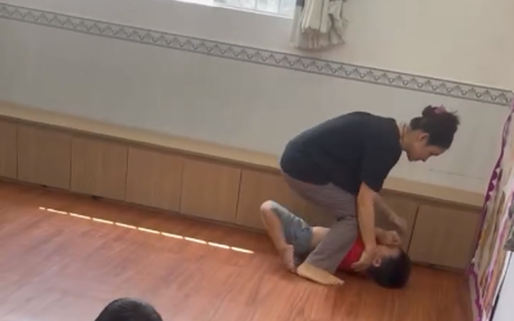 Người bạo hành cụ già 86 tuổi tại quỹ Trăng Khuyết lãnh 18 tháng tù- Ảnh 2. Vụ bạo hành ở lớp mẫu giáo Tí Bo: UBND TP.HCM yêu cầu sớm xác minh hành vi để xử lý