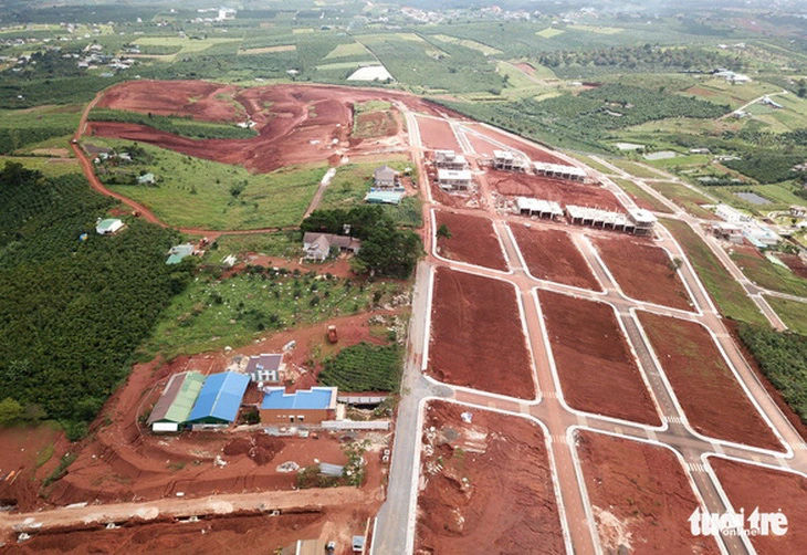 Khu đất ở đường Tản Đà (xã Lộc Quảng, huyện Bảo Lâm, Lâm Đồng) được phân thành hơn 1.000 lô, xây dựng rầm rộ dù không có giấy phép thực hiện dự án và nhiều giấy phép khác - Ảnh: GIA THỊNH