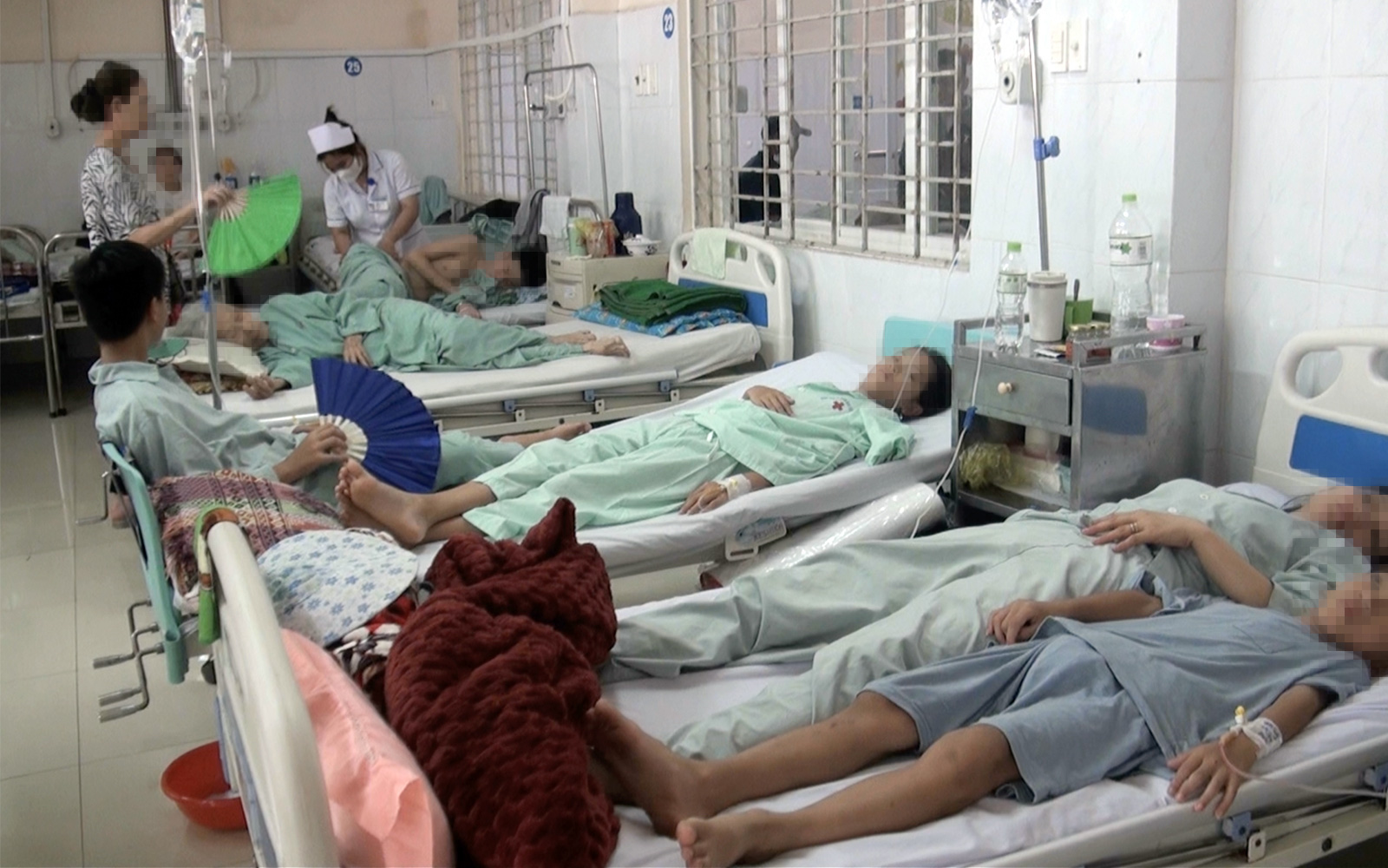 Vụ ngộ độc sau ăn bánh mì: 4/8 mẫu nhân bánh mì nhiễm Salmonella- Ảnh 2. Vụ học sinh nhập viện ở TP.HCM: Không phát hiện ngộ độc tập thể