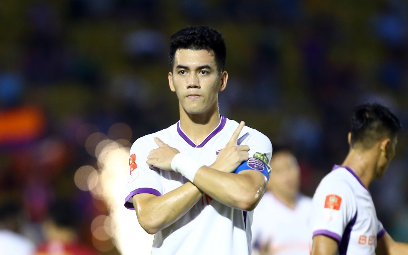 Bảng xếp hạng V-League sau vòng 17: Nam Định bỏ xa các đội xếp sau- Ảnh 2. Vòng 17 V-League 2023-2024: Cờ đến tay CLB Nam Định