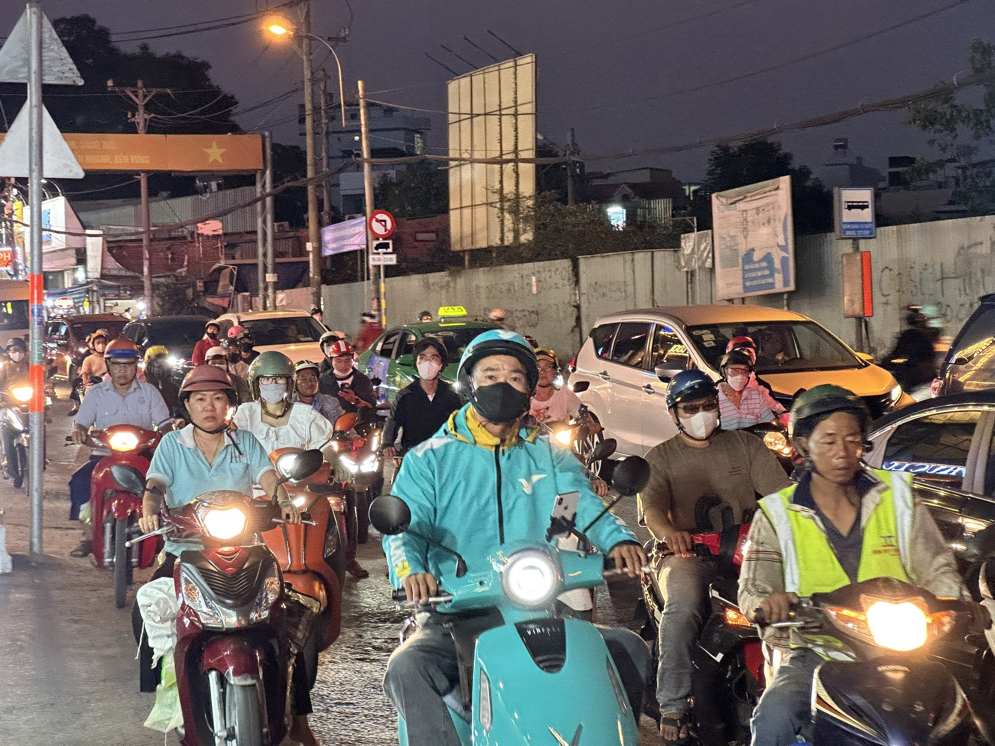 Đường Lê Văn Việt, Lã Xuân Oai, Nguyễn Duy Trinh, Đỗ Xuân Hợp, Lò Lu... liên tục ùn ứ, vì sao?- Ảnh 3.