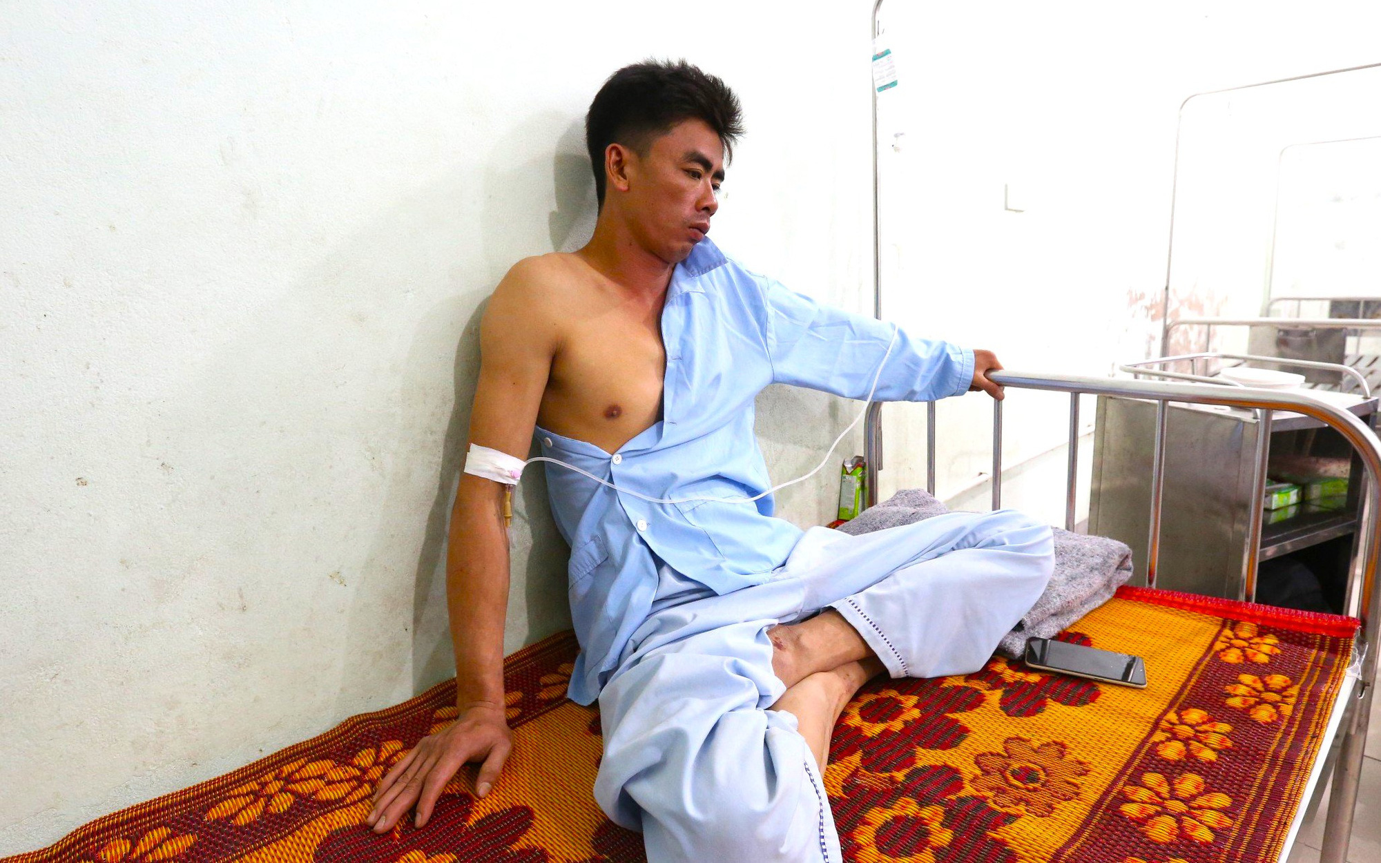 Cận cảnh hiện trường vụ sạt lở khiến 3 người tử vong- Ảnh 8. Vụ sạt lở làm 3 công nhân tử vong: Đất đá đổ về quá nhanh, nhiều người không chạy kịp
