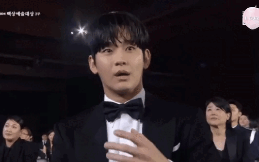 ‘Tình mới’ của Kim Soo Hyun khiến khán giả lo lắng - Ảnh 3.