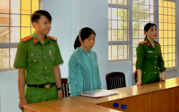 Bắt kế toán chiếm đoạt gần 2 tỉ đồng của Liên đoàn Lao động- Ảnh 2. Bắt kế toán trưởng chỉ đạo để ngoài sổ sách hơn 800 triệu đồng ở An Giang