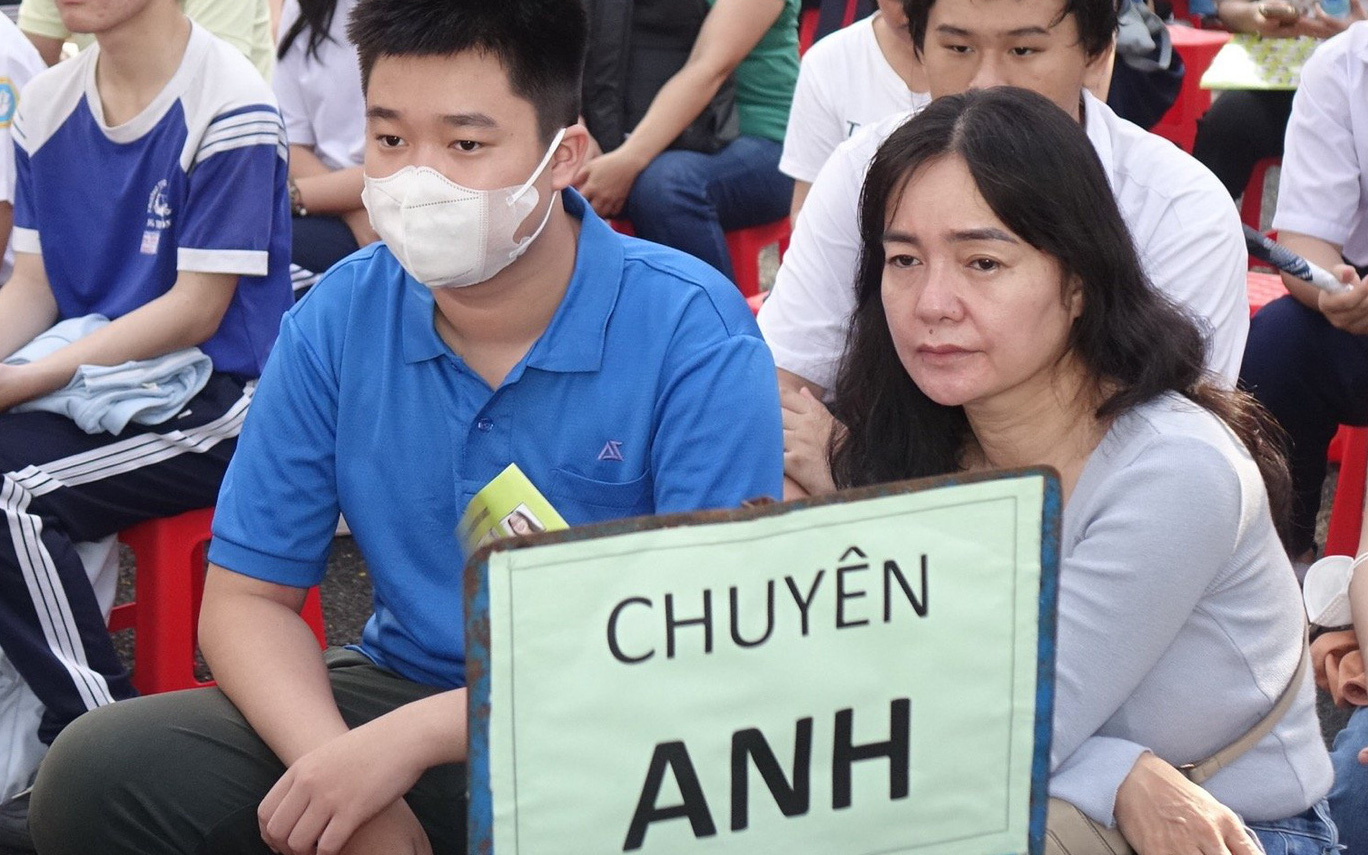 TP.HCM: giáo viên phát đơn TP.HCM tuyển sinh lớp 10 chuyên Anh đề án: Thi thế nào, học ra sao?