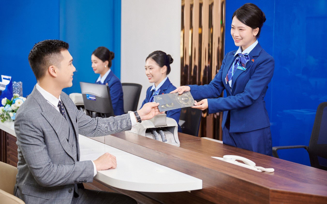 NCB đã tìm được nhà đầu tư chuyên nghiệp mua cổ phiếu để tăng vốn điều lệ- Ảnh 3. Ngân hàng NCB tặng nhiều ưu đãi cho chủ thẻ Visa