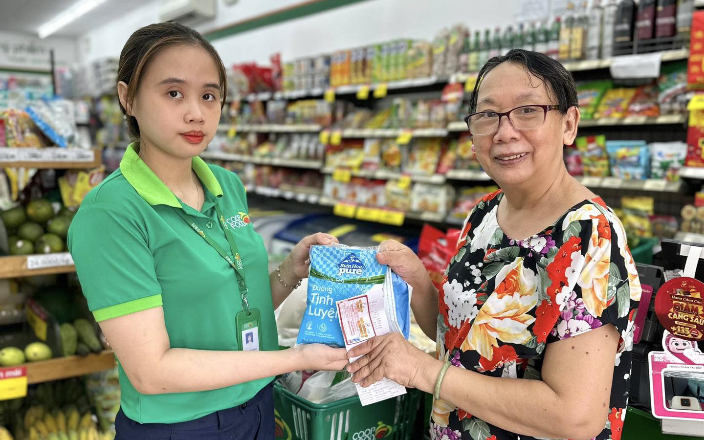 Saigon Co.op: Nhà bán lẻ lâu đời nhất Việt Nam- Ảnh 4. Saigon Co.op tặng 450.000 phần quà tri ân khách hàng mừng tháng sinh nhật