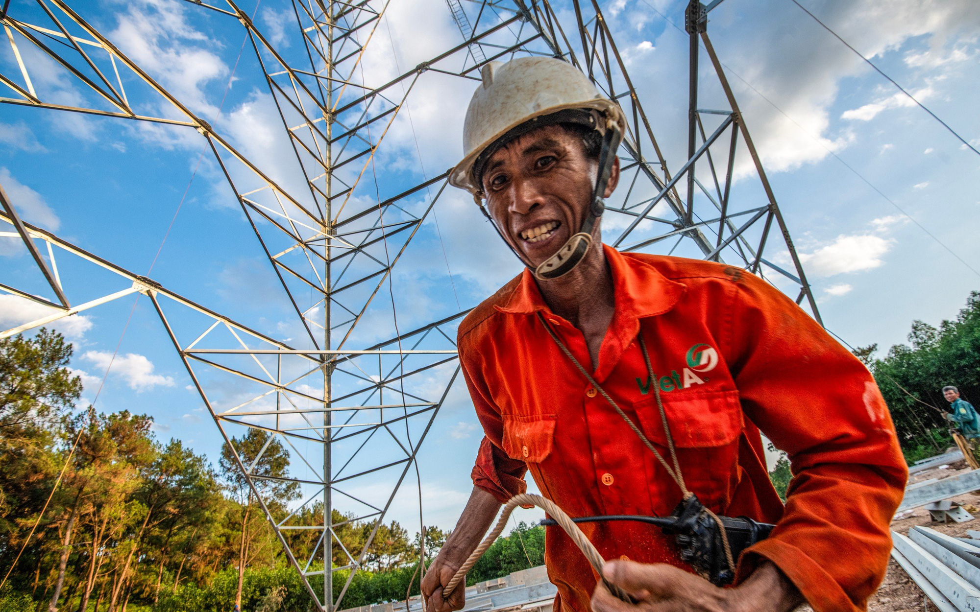 Gói thầu đầu tiên dự án đường dây 500kV mạch 3 về đích sớm- Ảnh 3. Tăng tốc đường dây 500kV, Thủ tướng yêu cầu huy động nhân lực địa phương