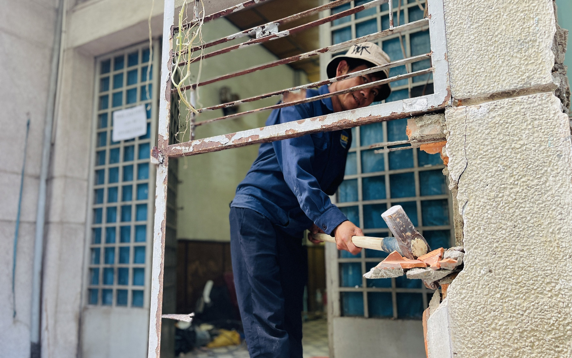Bác Hai cả đời trồng rừng, mở đường, hiến đất xây hồ thủy lợi- Ảnh 4. Người dân quận 3 hiến hàng ngàn mét vuông đất mở rộng hẻm