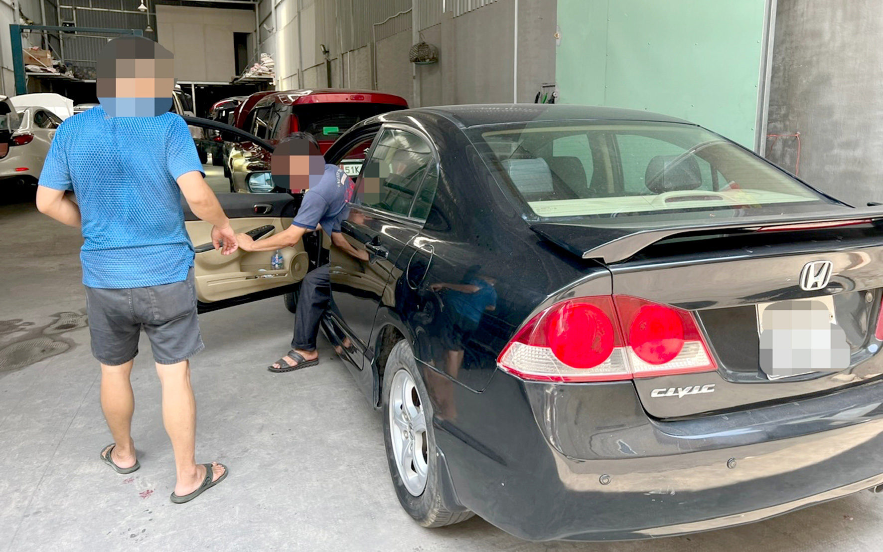 Bí mật trong thế giới cầm đồ - Kỳ cuối: Bẫy tín dụng đen của 'liên minh' cầm đồ- Ảnh 9. Bí mật trong thế giới cầm đồ - Kỳ 5: Dụ khách sụp bẫy thanh lý, chạy đâu cho thoát