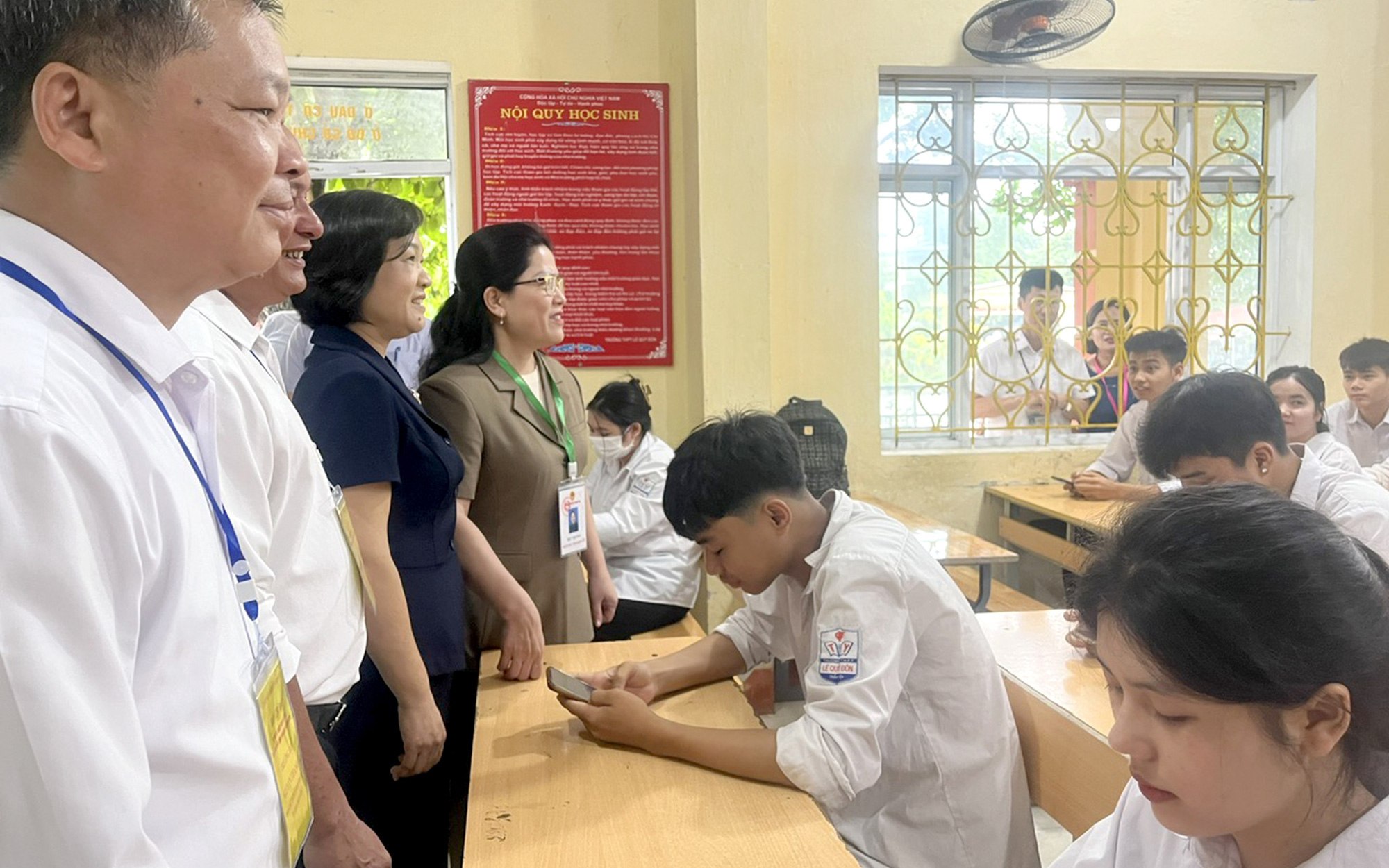 Thi tốt nghiệp THPT 2024: Chuẩn bị phương án khi thời tiết bất thường- Ảnh 2. Lo thiết bị gian lận công nghệ cao trong kỳ thi tốt nghiệp THPT 2024