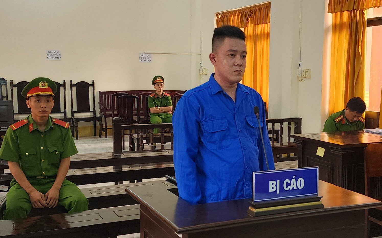 Giáo viên bán ma túy bị bắt, tỉnh chỉ đạo tăng phòng chống ma túy học đường- Ảnh 2. Chưa kịp đi tù, mua ma túy về sử dụng bị phạt thêm 17 năm tù