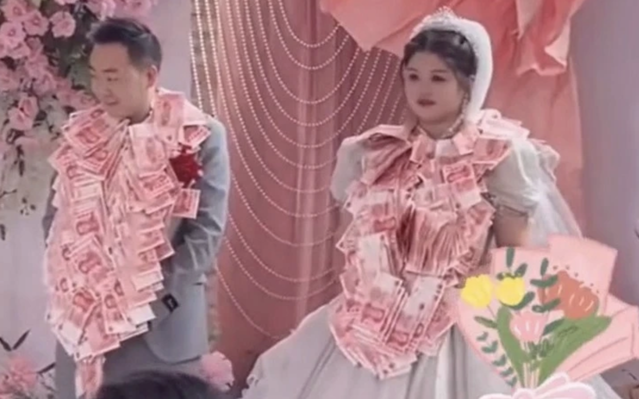 Cô dâu chú rể nhận