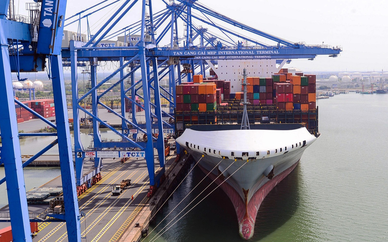Trung Quốc 'hút' lượng container rỗng làm mất cân bằng vận tải biển?- Ảnh 2. Giá cước tàu biển tăng vọt, doanh nghiệp xuất khẩu gặp khó