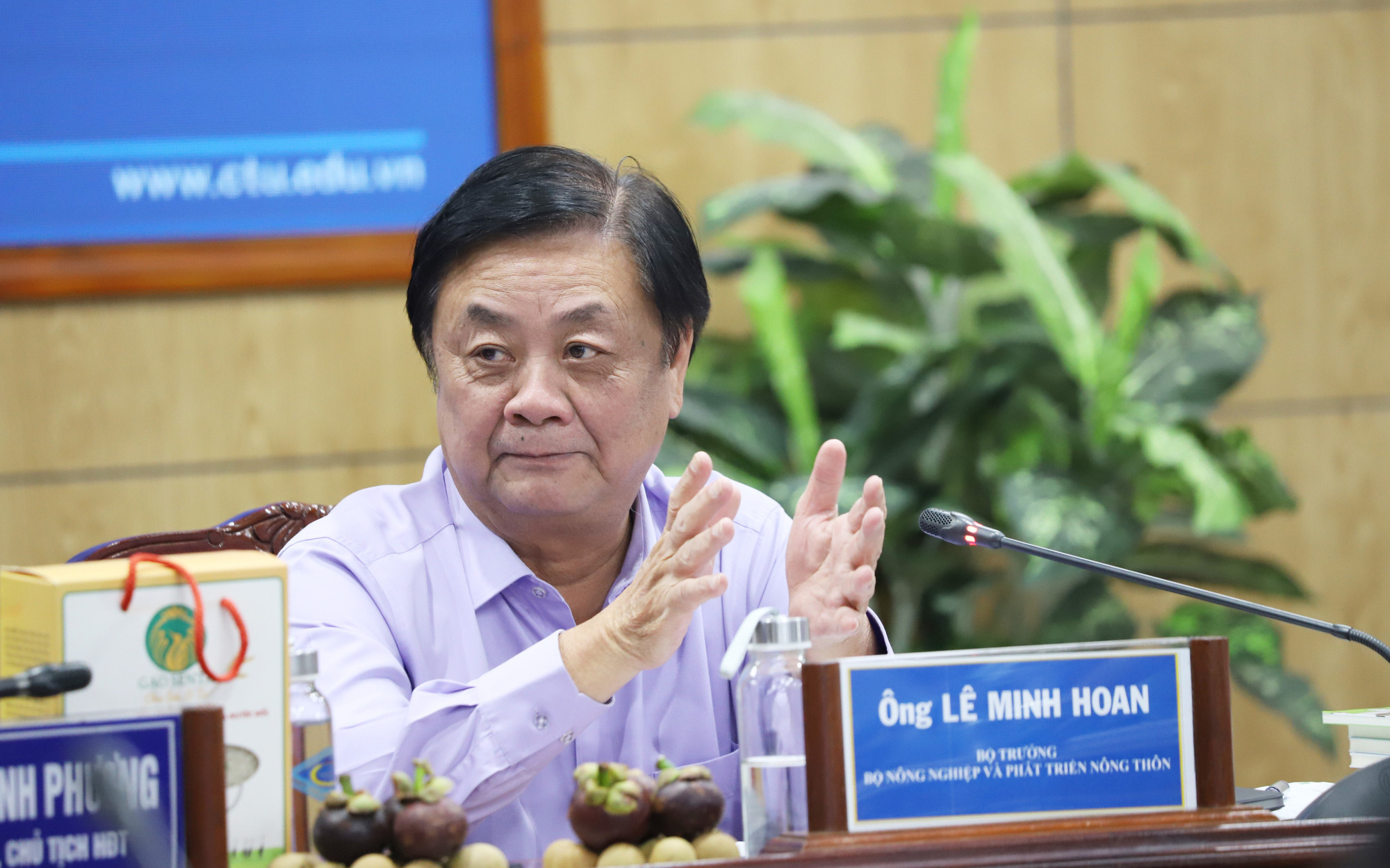 Bộ trưởng Lê Minh Hoan: Nhà khoa học hãy gặp nông dân, có vô số ý tưởng- Ảnh 2. Bộ trưởng Lê Minh Hoan đặt hàng các nhà khoa học Trường đại học Cần Thơ