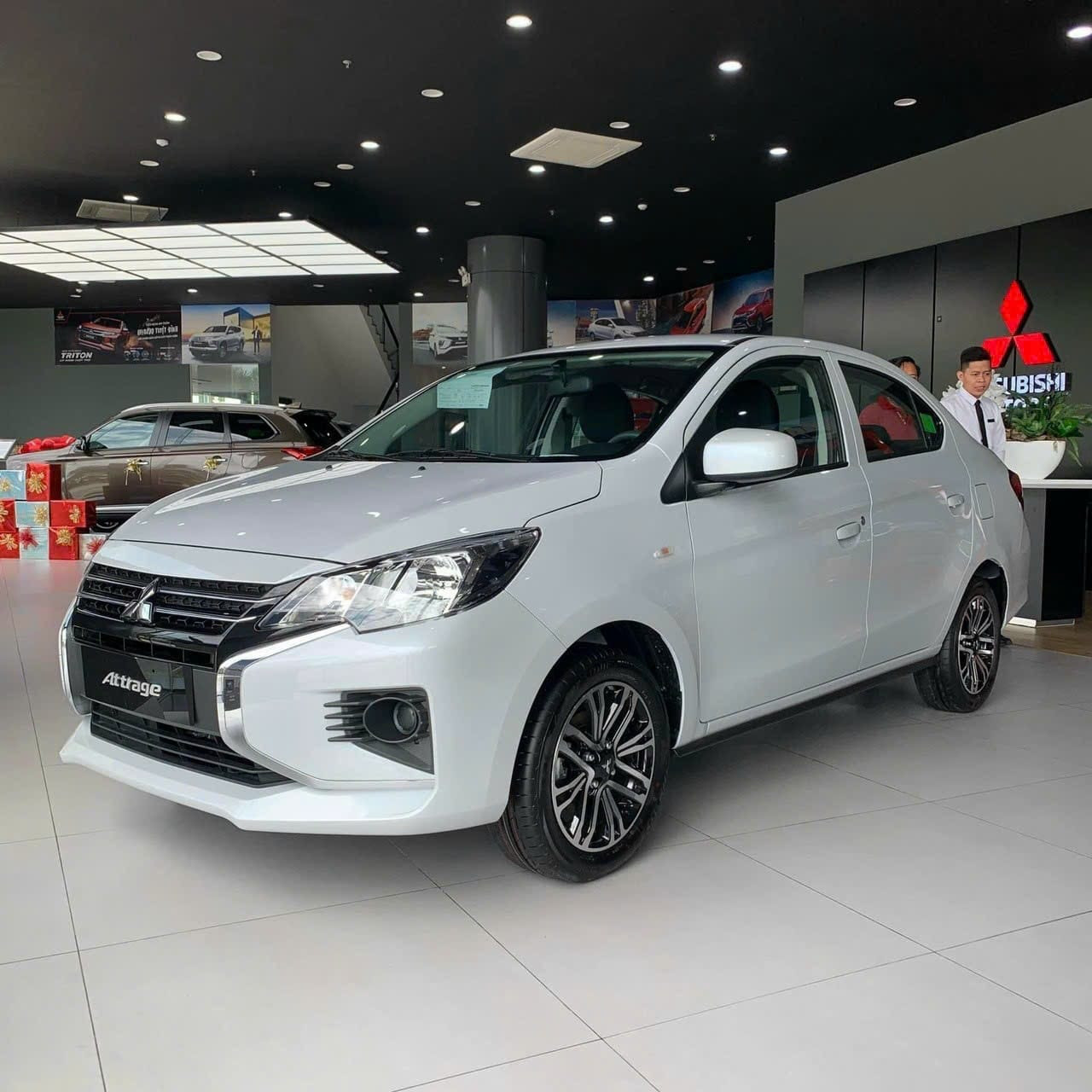 Tin tức giá xe: Hàng loạt xe nhập khẩu giảm giá khi xe lắp ráp sắp đón nhận ưu đãi lệ phí trước bạ- Ảnh 4. Tin tức giá xe: Hàng loạt xe nhập khẩu giảm giá khi xe lắp ráp sắp đón nhận ưu đãi lệ phí trước bạ- Ảnh 4.