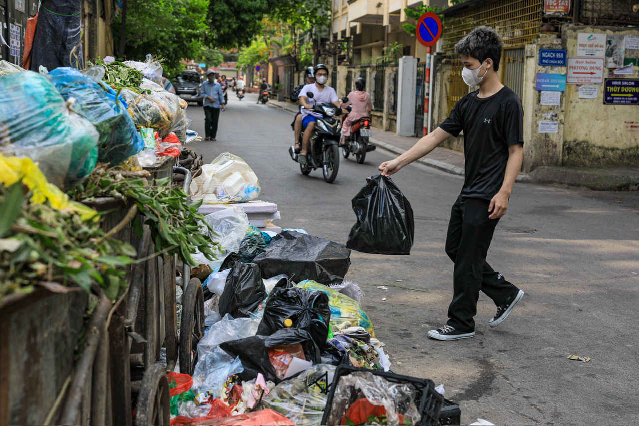 Vẫn chờ hướng dẫn phân loại rác - Tuổi Trẻ Online