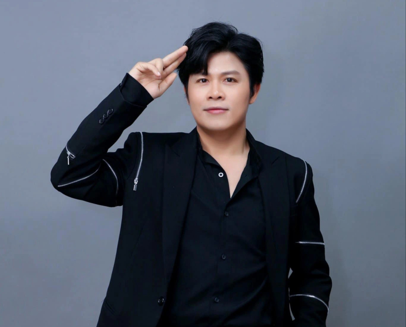 Nguyen Van Chung po každé písni vypráví zajímavé příběhy - Foto: NVCC Nguyễn Văn Chung kể những câu chuyện thú vị đằng sau mỗi bài hát - Ảnh: NVCC