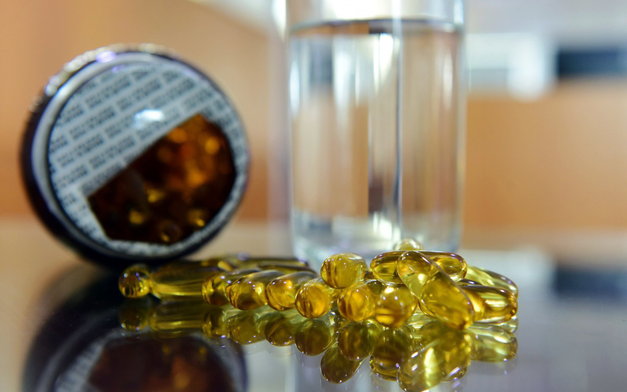 Vitamin tổng hợp không giúp con người sống lâu hơn- Ảnh 2. Ngộ độc do tự bổ sung vitamin, đâu phải cứ uống là bổ?