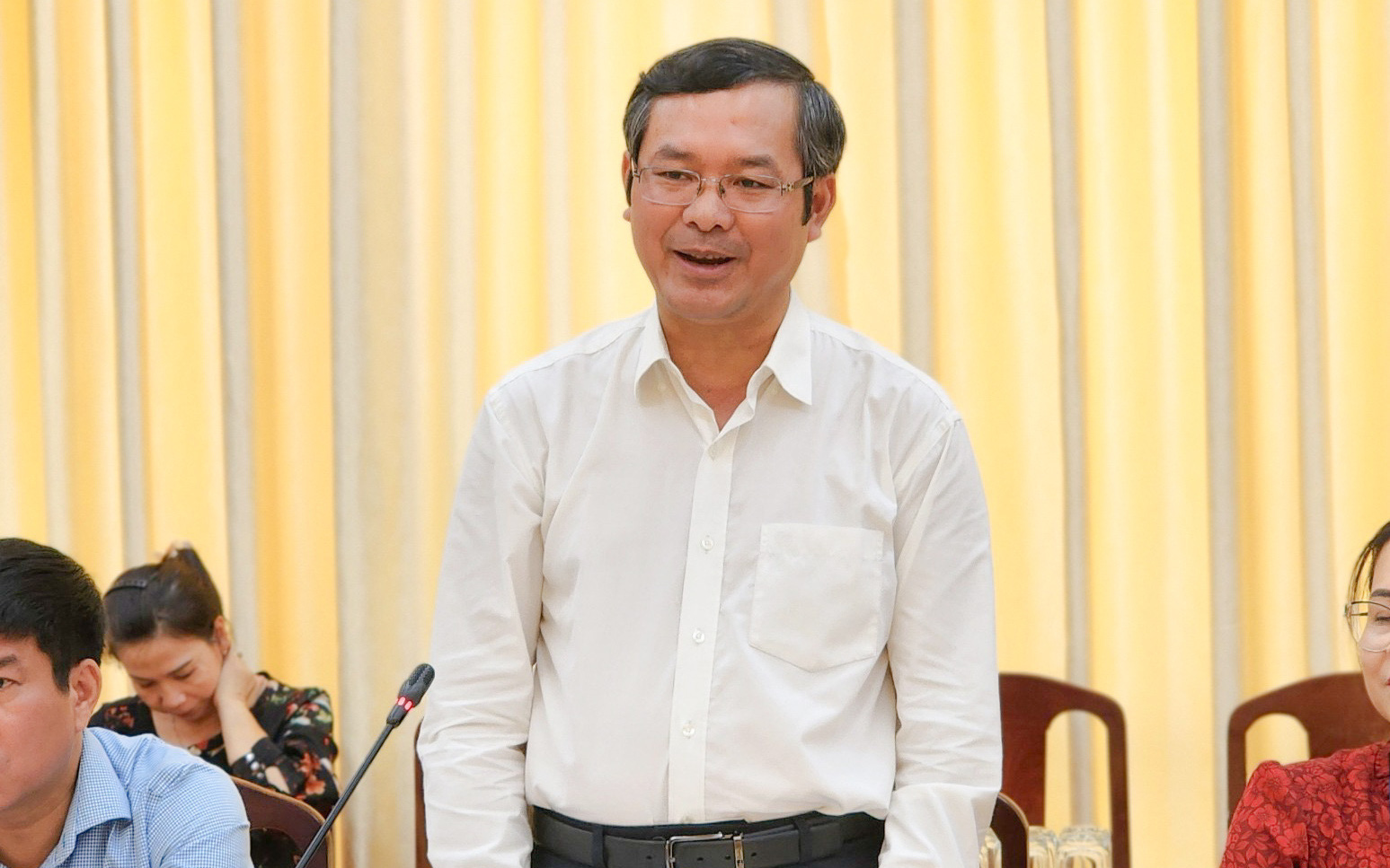 Thủ tướng: Không để học sinh nào phải bỏ thi vì gặp khó khăn về kinh tế, đi lại- Ảnh 2. Thứ trưởng Bộ Giáo dục và Đào tạo: Cần truyền thông sớm cho kỳ thi tốt nghiệp THPT 2024