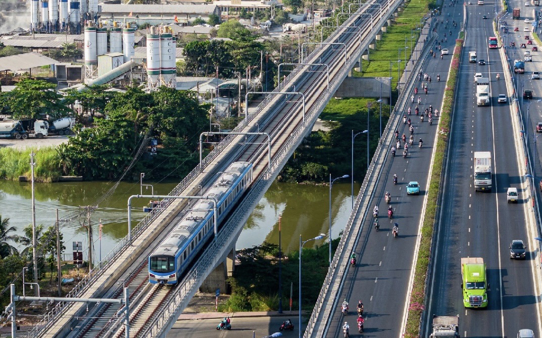 TP.HCM, Đồng Nai, Bình Dương nghiên cứu đầu tư nối dài metro số 1- Ảnh 2. Đề xuất làm đường dọc cầu cạn metro số 1 từ Văn Thánh đến đường Điện Biên Phủ