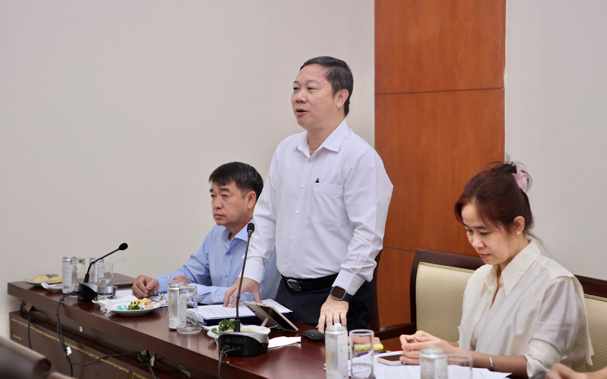 Bí thư Nguyễn Văn Nên: Còn nhiều khu dân cư bất tiện, không để người dân chịu đựng thêm nữa- Ảnh 4. Bí thư quận 1 Dương Anh Đức: Giữa trung tâm, có gia đình chia ca ngủ vì chật chội