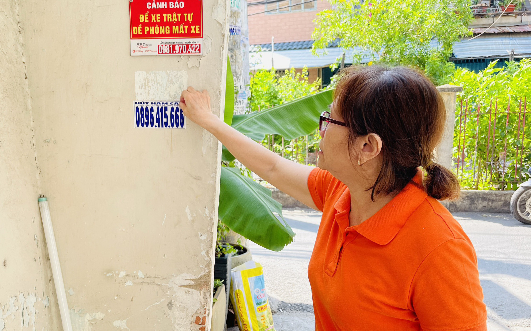 Đường ống thực tế 6m, người hút hầm cầu nói 19m, lấy hơn 10 triệu tiền công - Ảnh 4.