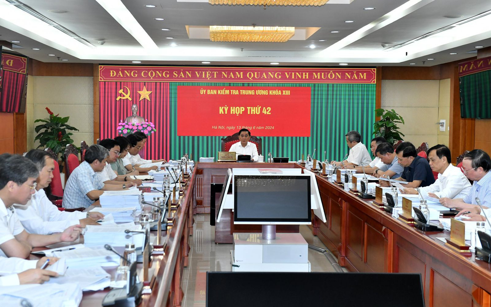 Ủy ban Kiểm tra Trung ương đề nghị kỷ luật 4 trường hợp vi phạm kê khai tài sản- Ảnh 4. Ủy ban Kiểm tra Trung ương kỷ luật loạt cán bộ của Bộ Tài chính